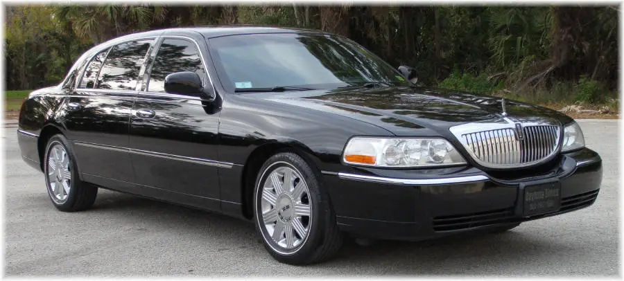 Lincoln_Town_Car-2